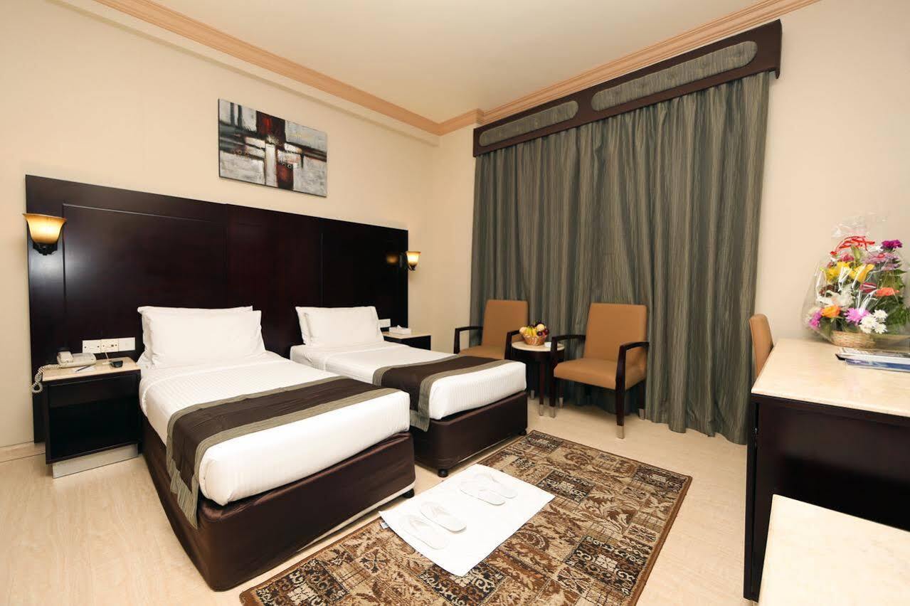 Signature Inn Al Riqqa Dubái Exterior foto